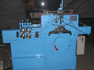 Автоматический станок для производства вешалок для одежды со скруткой